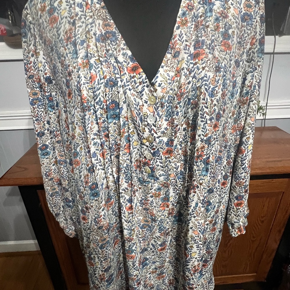 Rose & Olive Floral V-Neck Button Front Women’s Top in Cream Blue & Orange Print - Picture 7 of 10